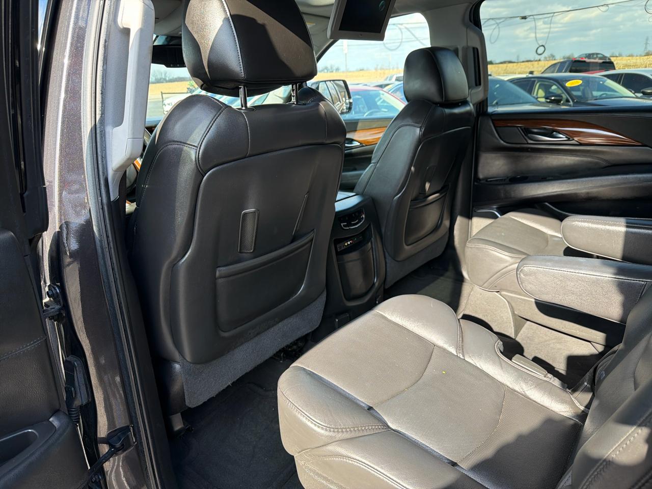 Cadillac Escalade ESV 4WD 4dr Luxury Collection 2016