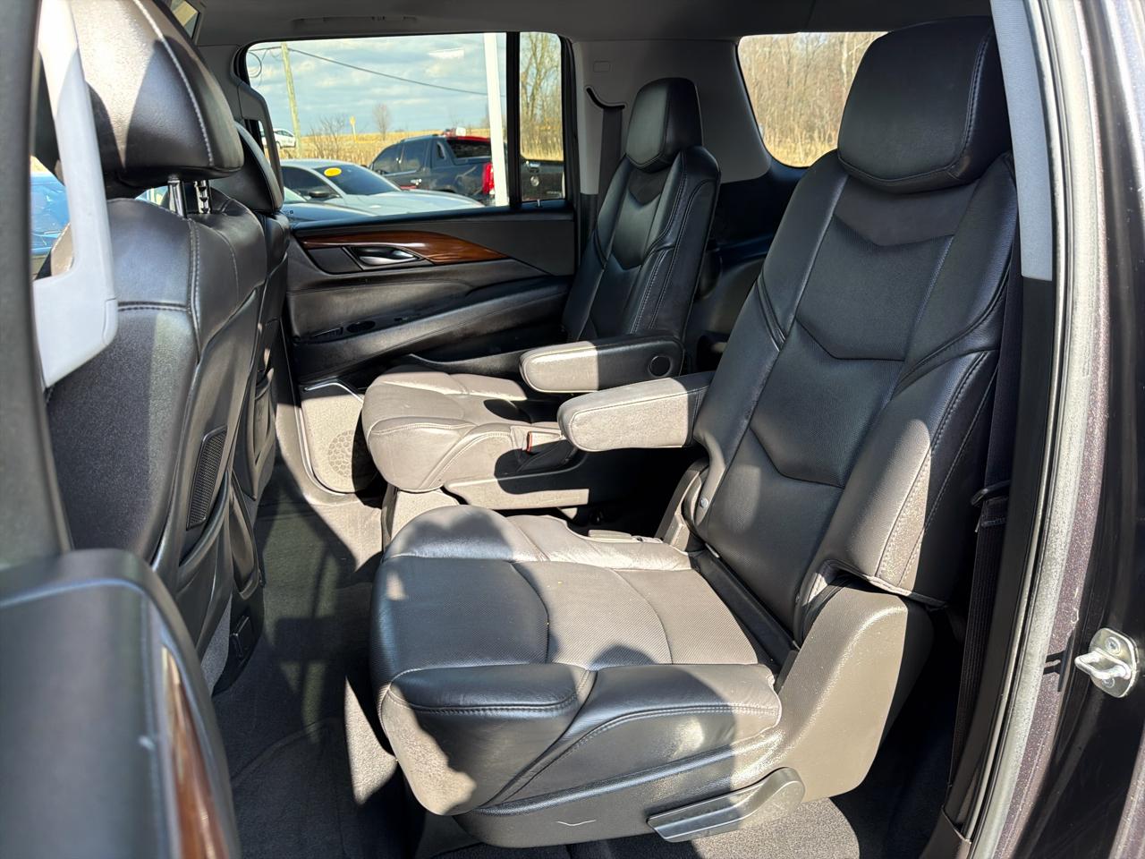 Cadillac Escalade ESV 4WD 4dr Luxury Collection 2016