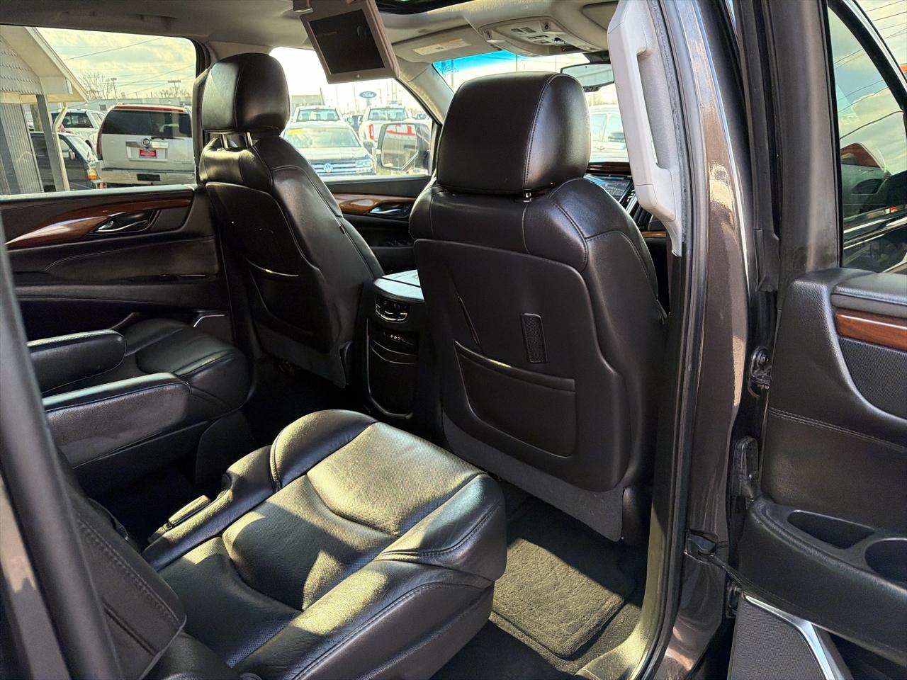 Cadillac Escalade ESV 4WD 4dr Luxury Collection 2016