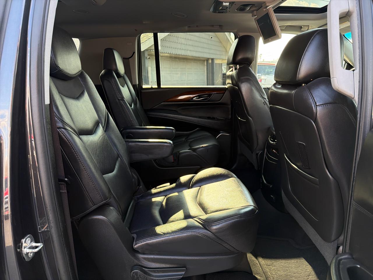 Cadillac Escalade ESV 4WD 4dr Luxury Collection 2016