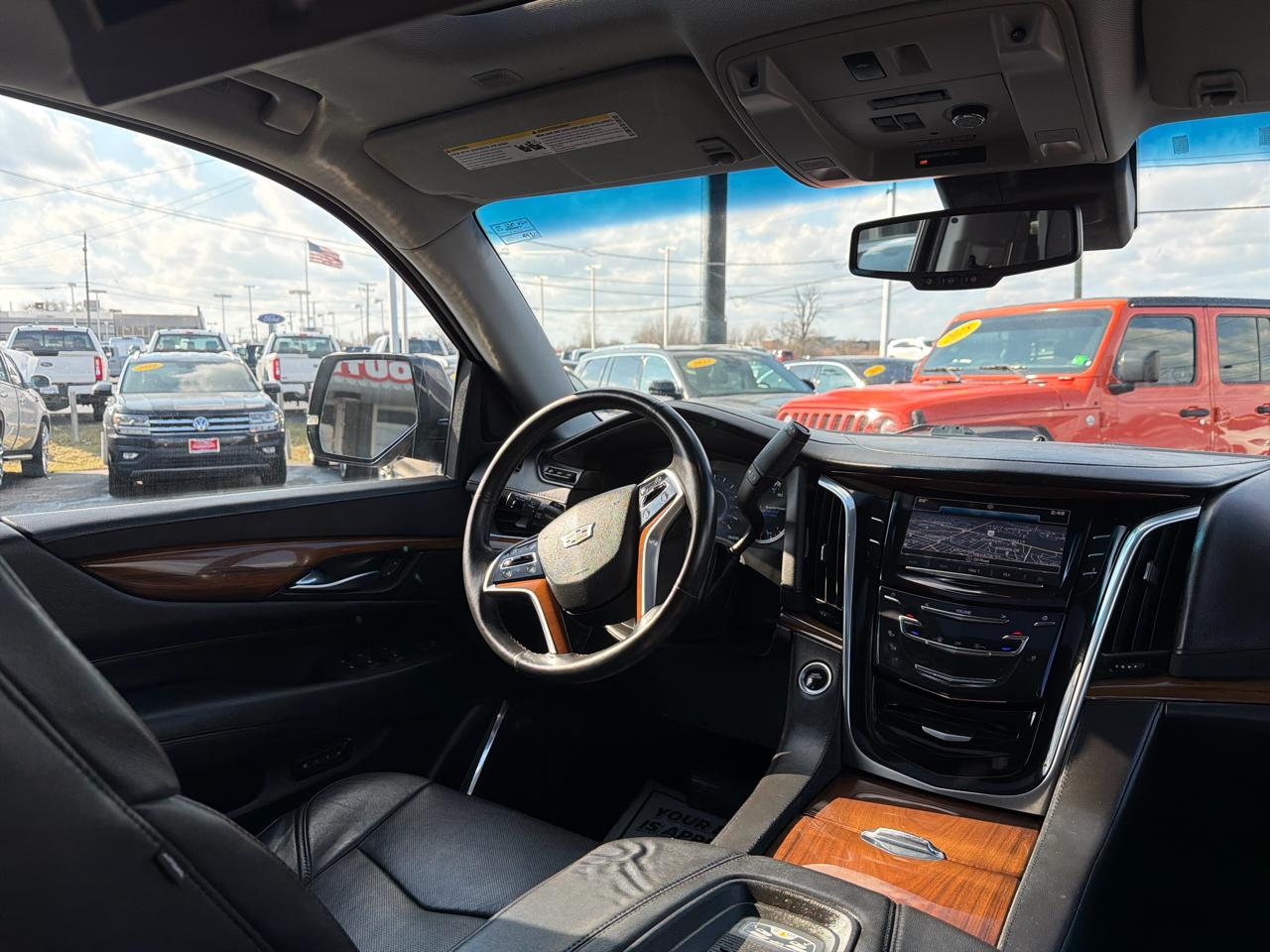 Cadillac Escalade ESV 4WD 4dr Luxury Collection 2016