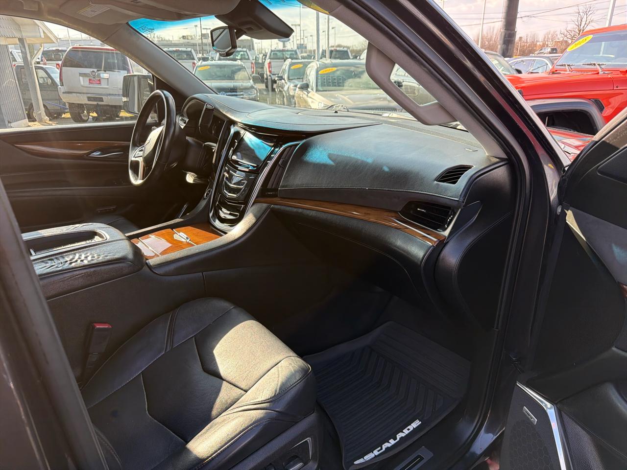 Cadillac Escalade ESV 4WD 4dr Luxury Collection 2016