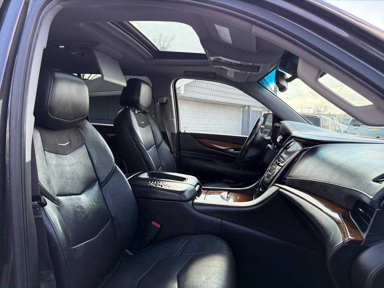 Cadillac Escalade ESV 4WD 4dr Luxury Collection 2016