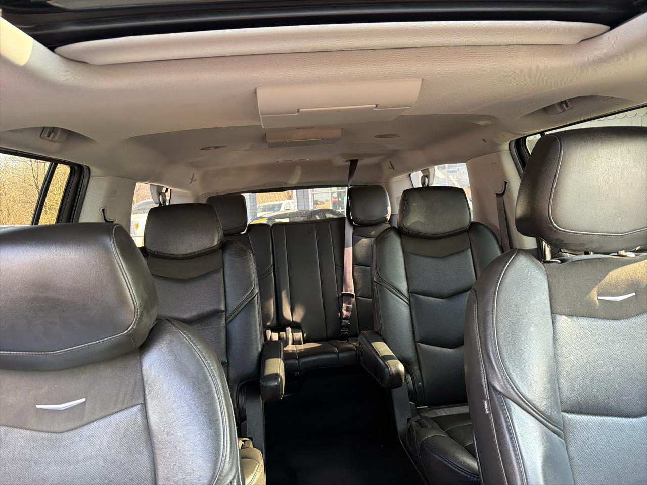 Cadillac Escalade ESV 4WD 4dr Luxury Collection 2016