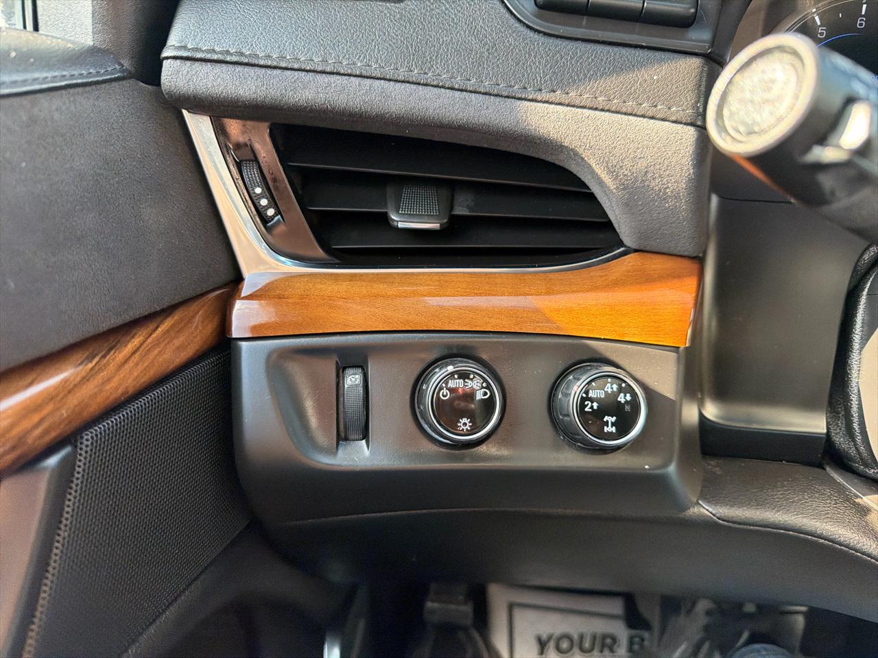 Cadillac Escalade ESV 4WD 4dr Luxury Collection 2016