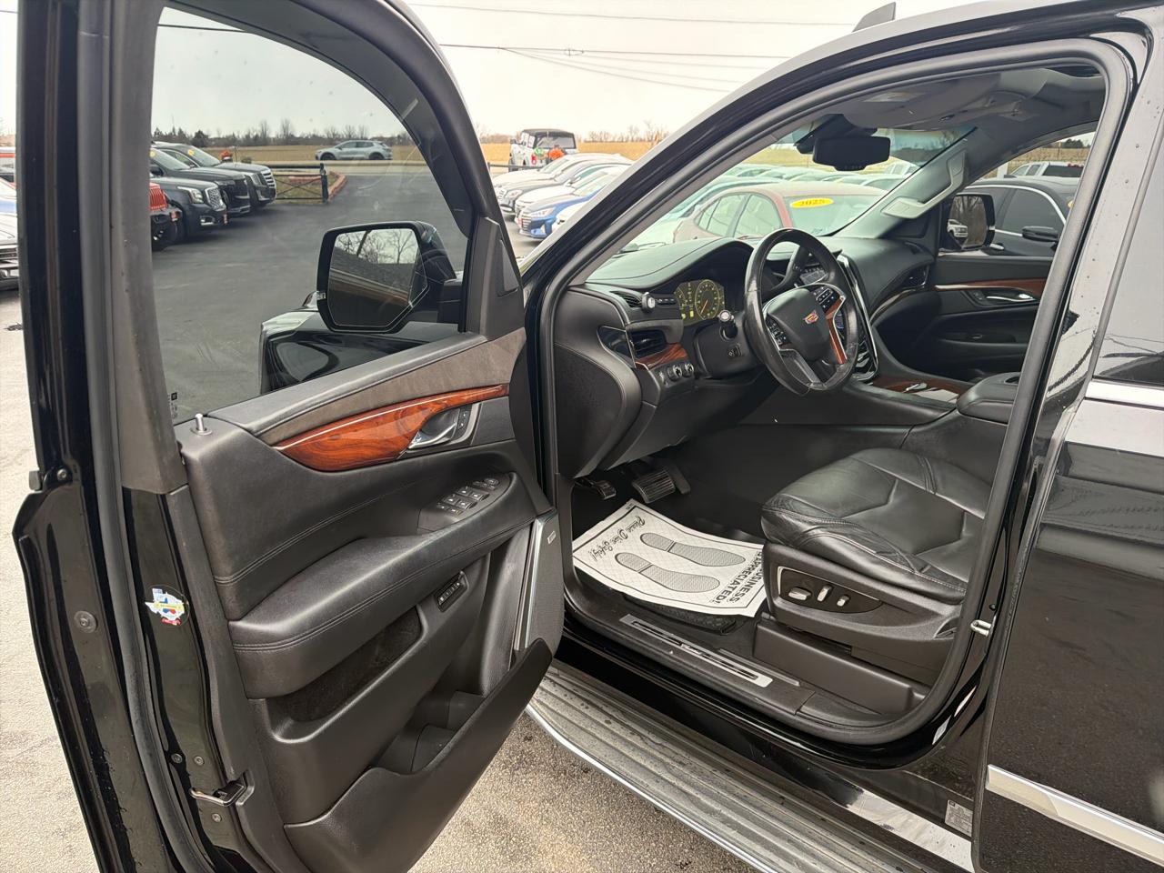 Cadillac Escalade 4WD 4dr Luxury 2015