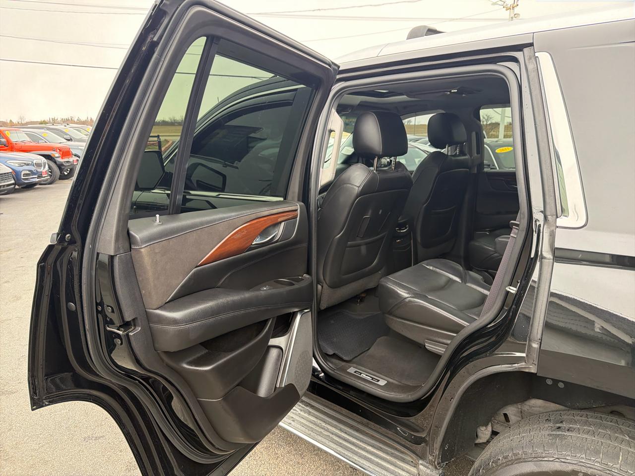 Cadillac Escalade 4WD 4dr Luxury 2015