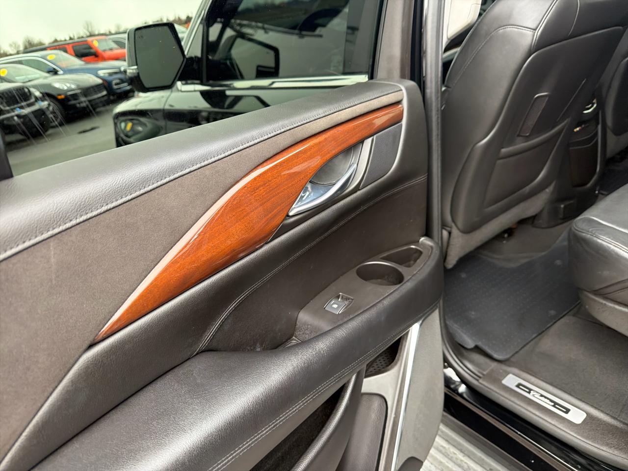 Cadillac Escalade 4WD 4dr Luxury 2015