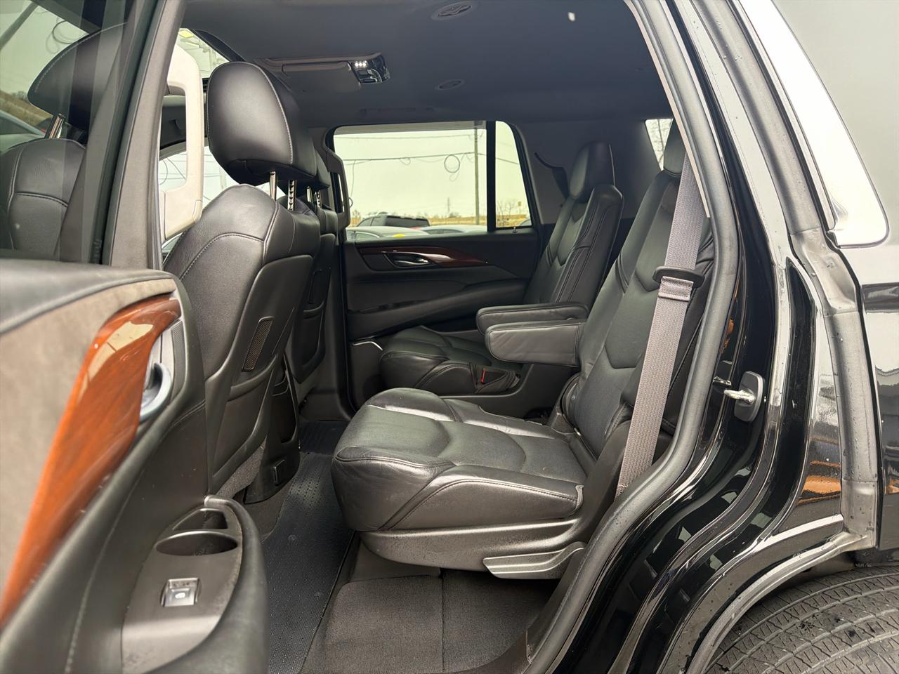 Cadillac Escalade 4WD 4dr Luxury 2015