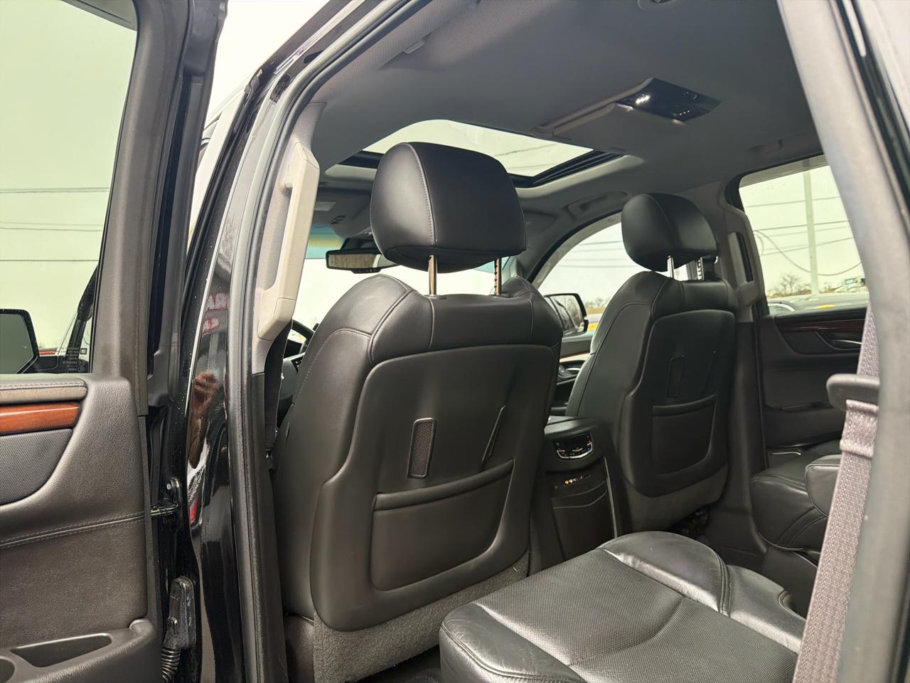 Cadillac Escalade 4WD 4dr Luxury 2015