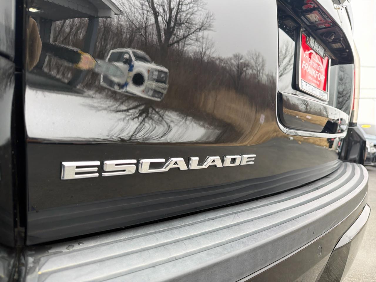 Cadillac Escalade 4WD 4dr Luxury 2015