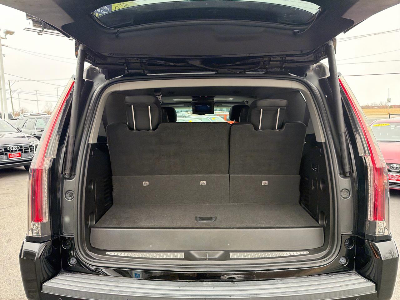 Cadillac Escalade 4WD 4dr Luxury 2015