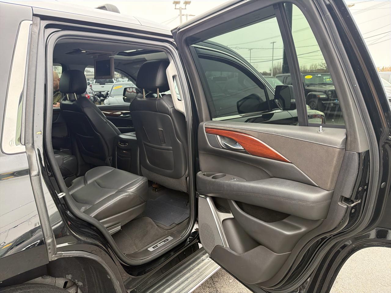 Cadillac Escalade 4WD 4dr Luxury 2015
