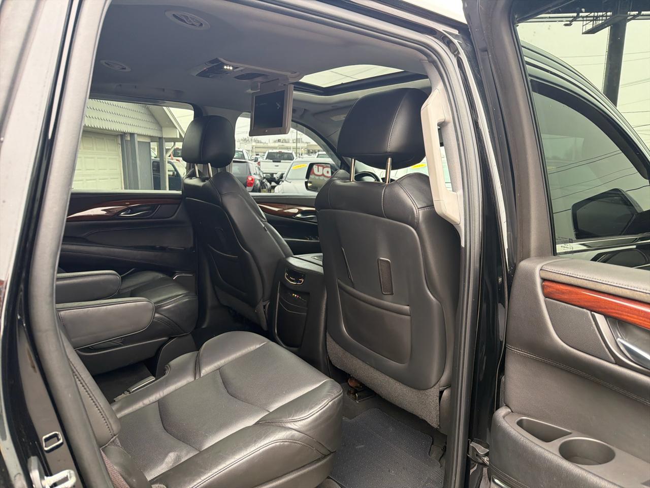 Cadillac Escalade 4WD 4dr Luxury 2015