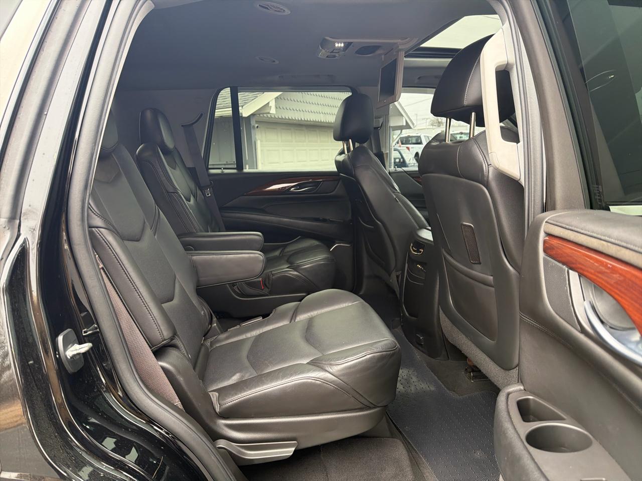 Cadillac Escalade 4WD 4dr Luxury 2015