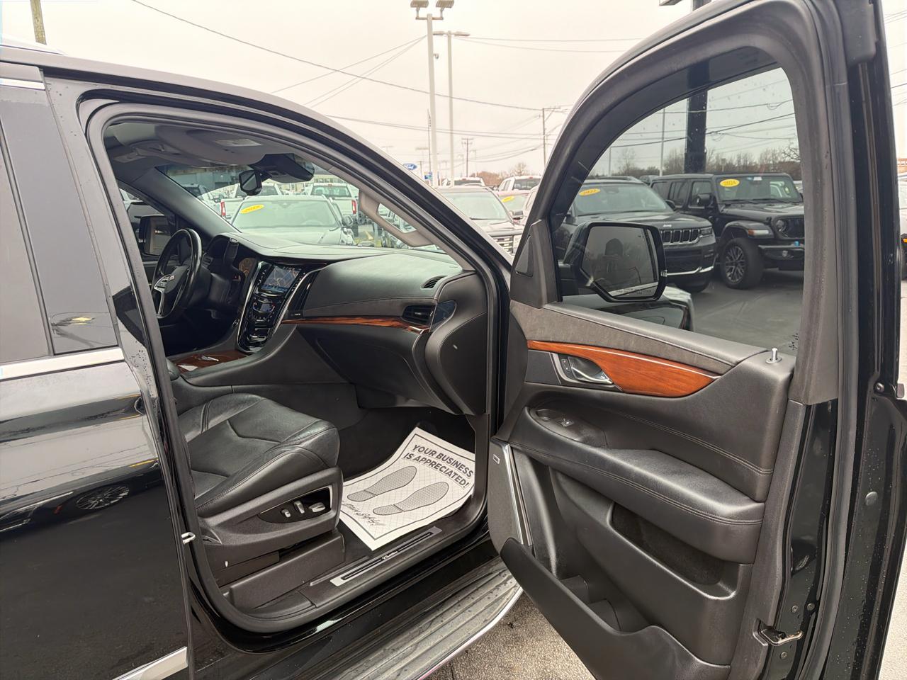 Cadillac Escalade 4WD 4dr Luxury 2015