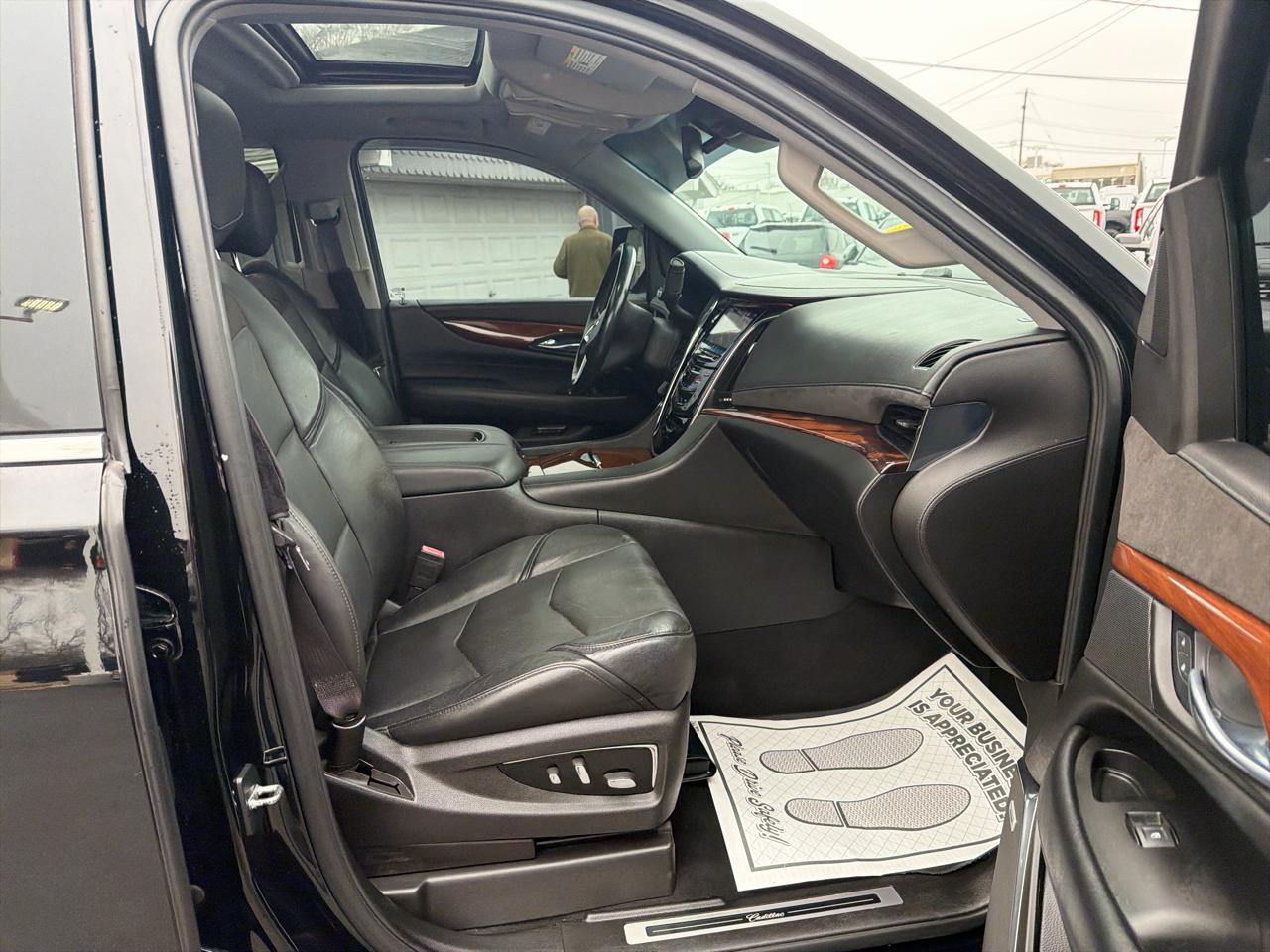 Cadillac Escalade 4WD 4dr Luxury 2015