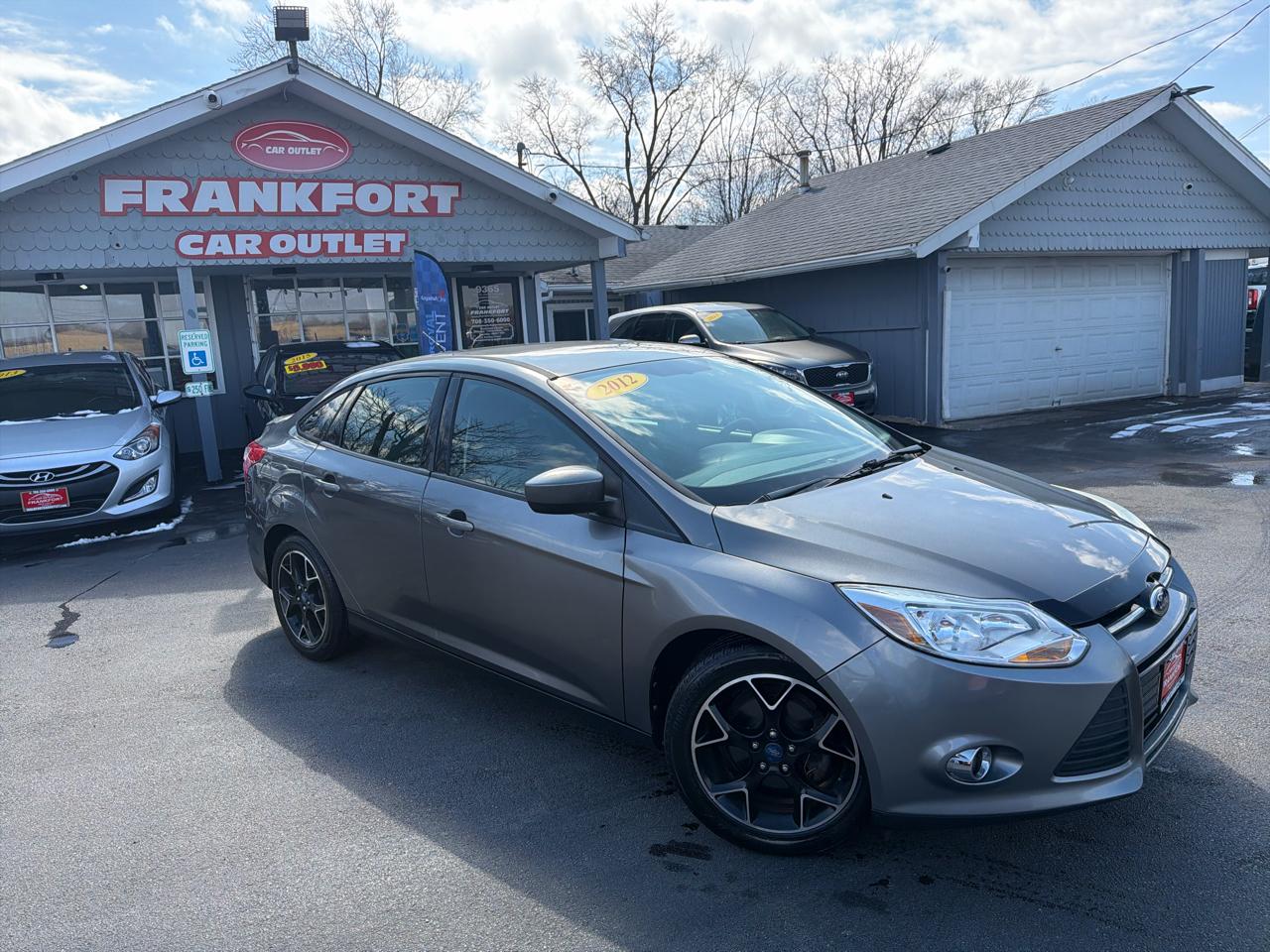 Ford Focus 4dr Sdn SE 2012