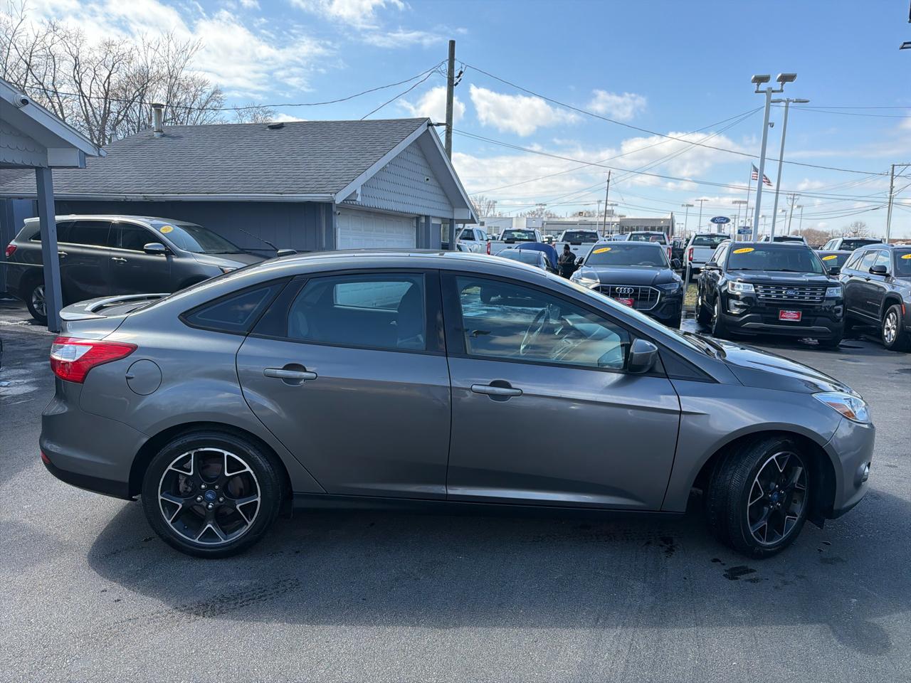 Ford Focus 4dr Sdn SE 2012