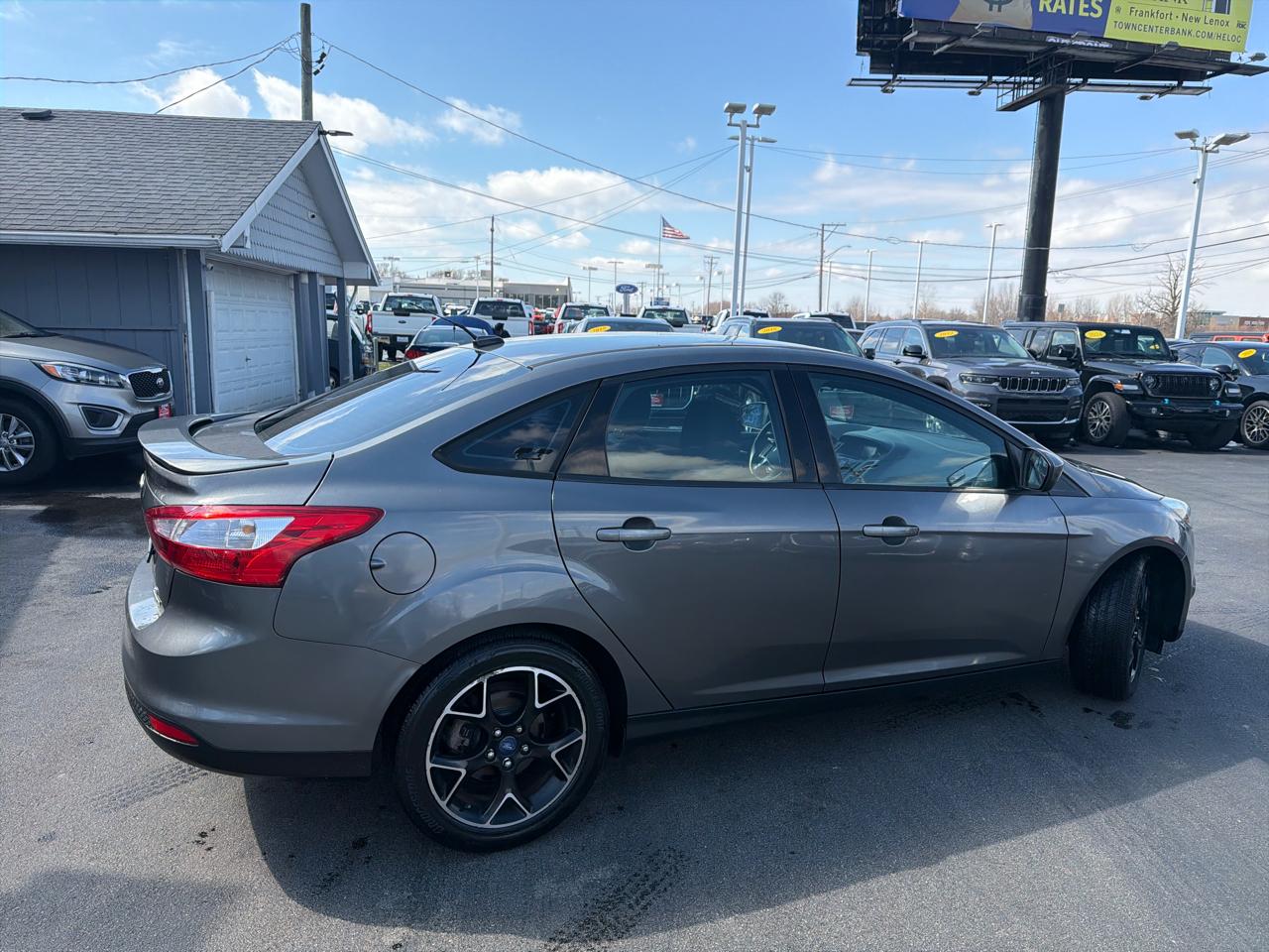 Ford Focus 4dr Sdn SE 2012