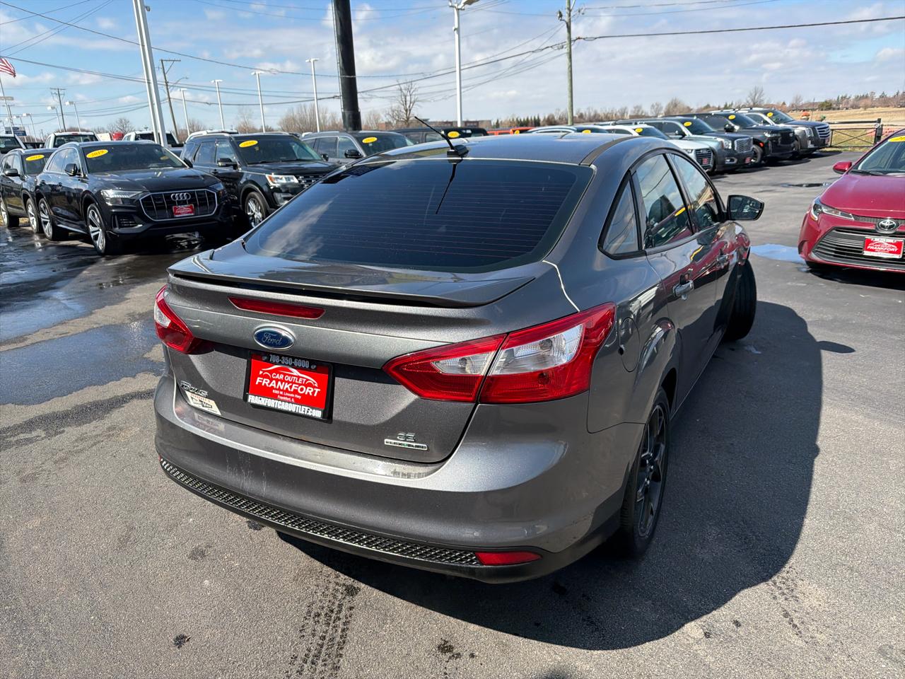 Ford Focus 4dr Sdn SE 2012