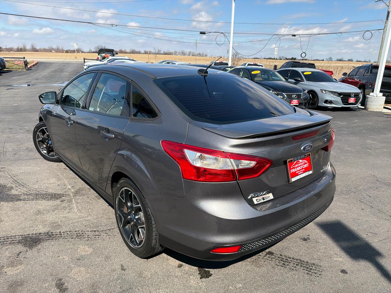 Ford Focus 4dr Sdn SE 2012