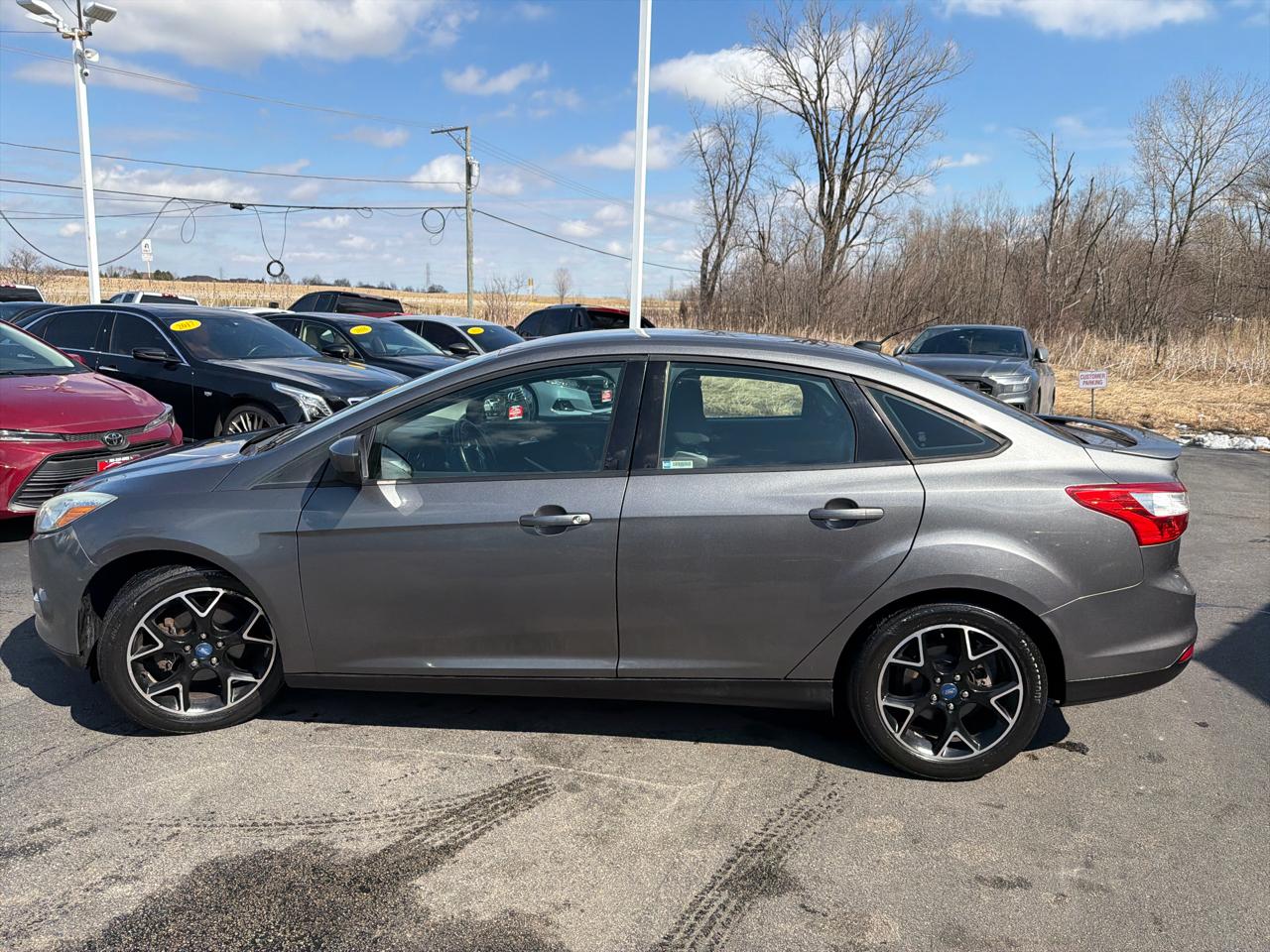 Ford Focus 4dr Sdn SE 2012