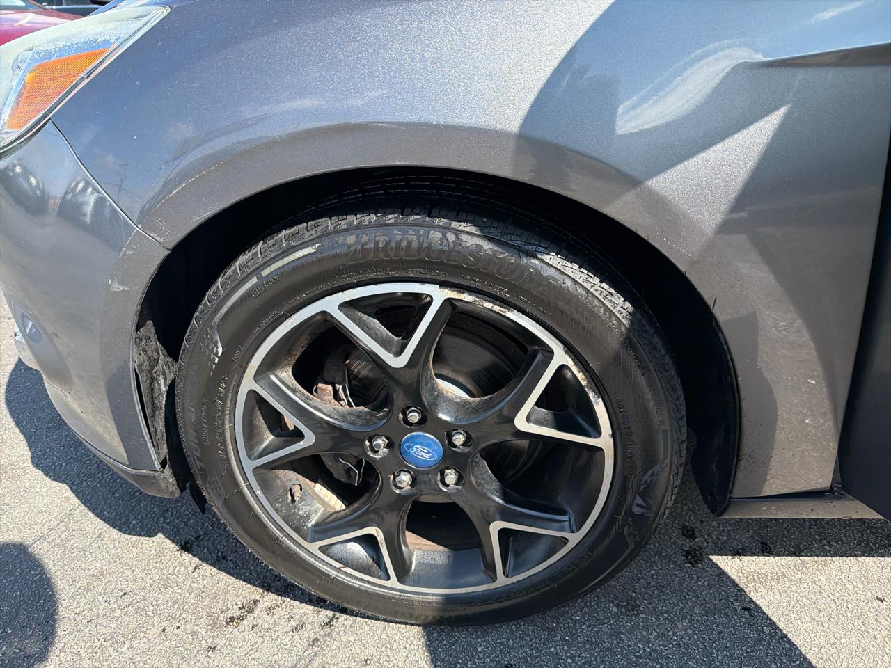 Ford Focus 4dr Sdn SE 2012