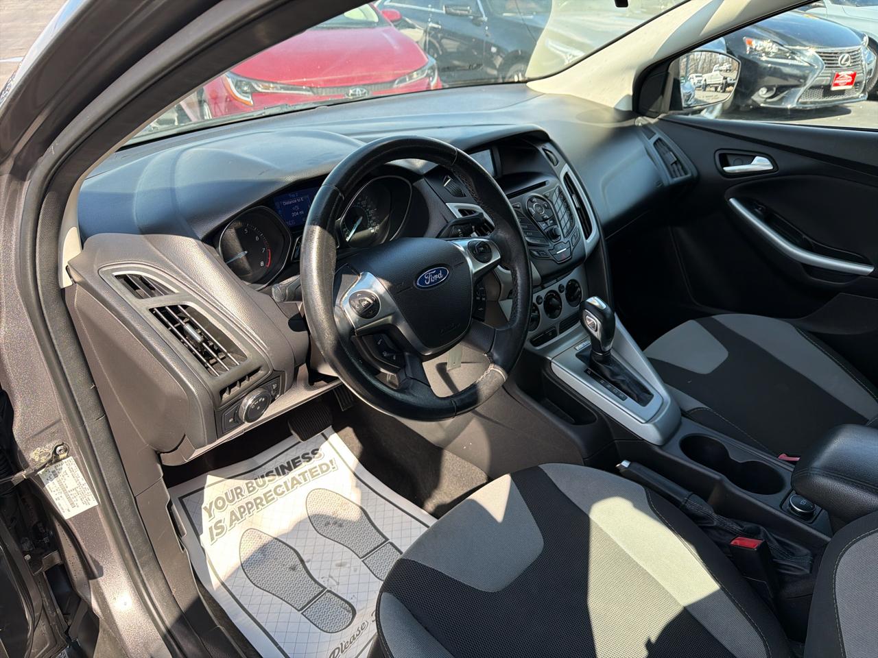 Ford Focus 4dr Sdn SE 2012