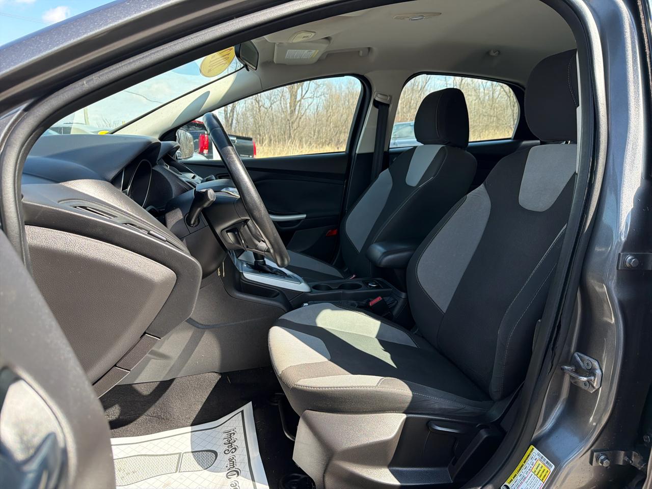 Ford Focus 4dr Sdn SE 2012