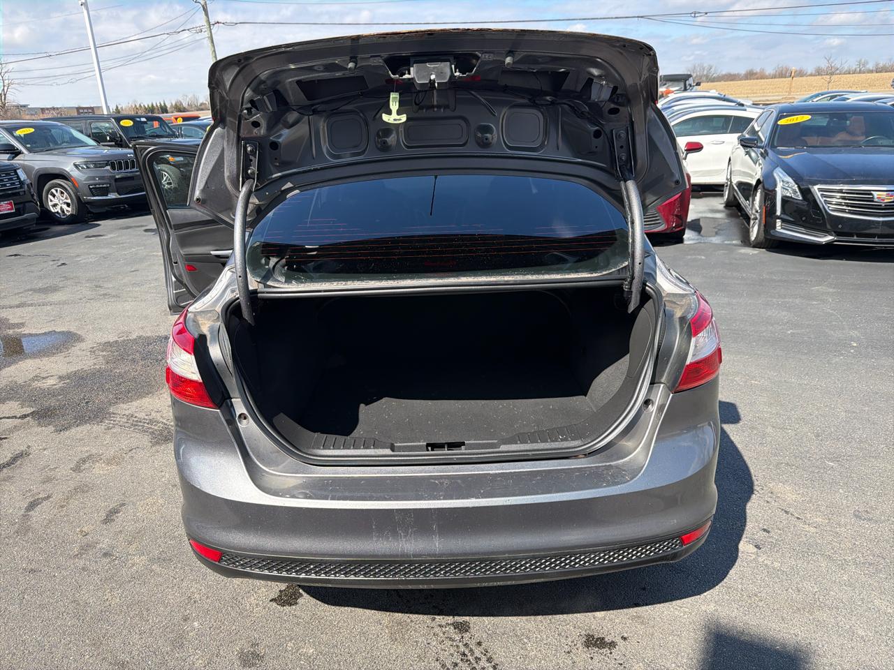 Ford Focus 4dr Sdn SE 2012