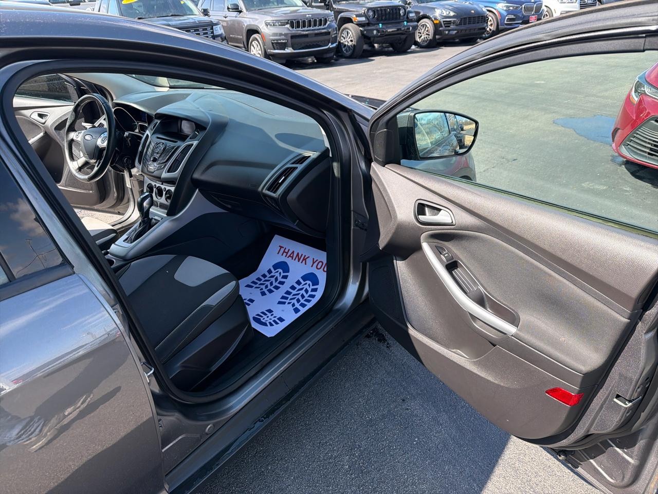 Ford Focus 4dr Sdn SE 2012