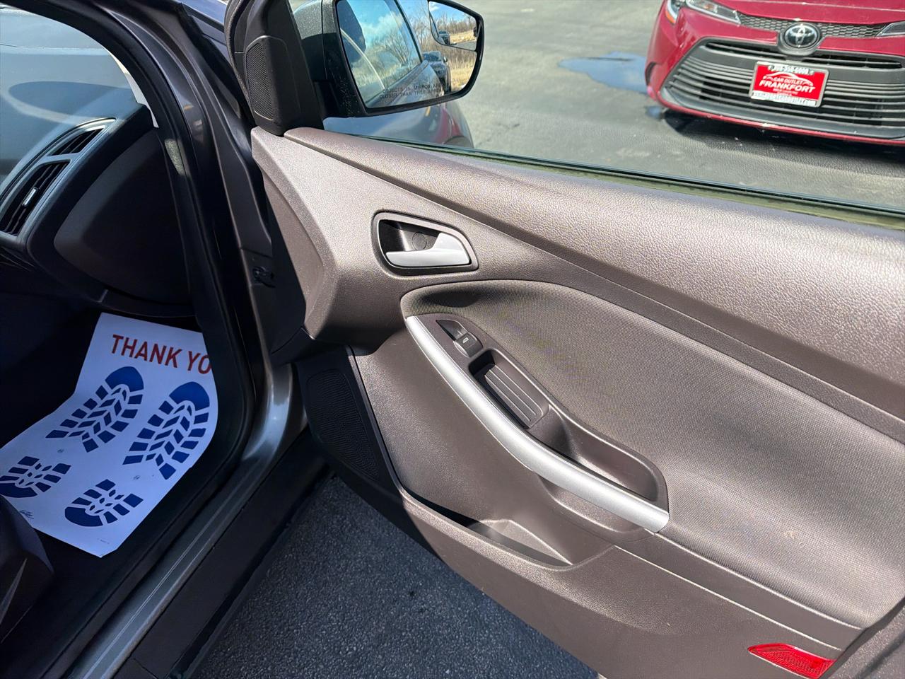 Ford Focus 4dr Sdn SE 2012