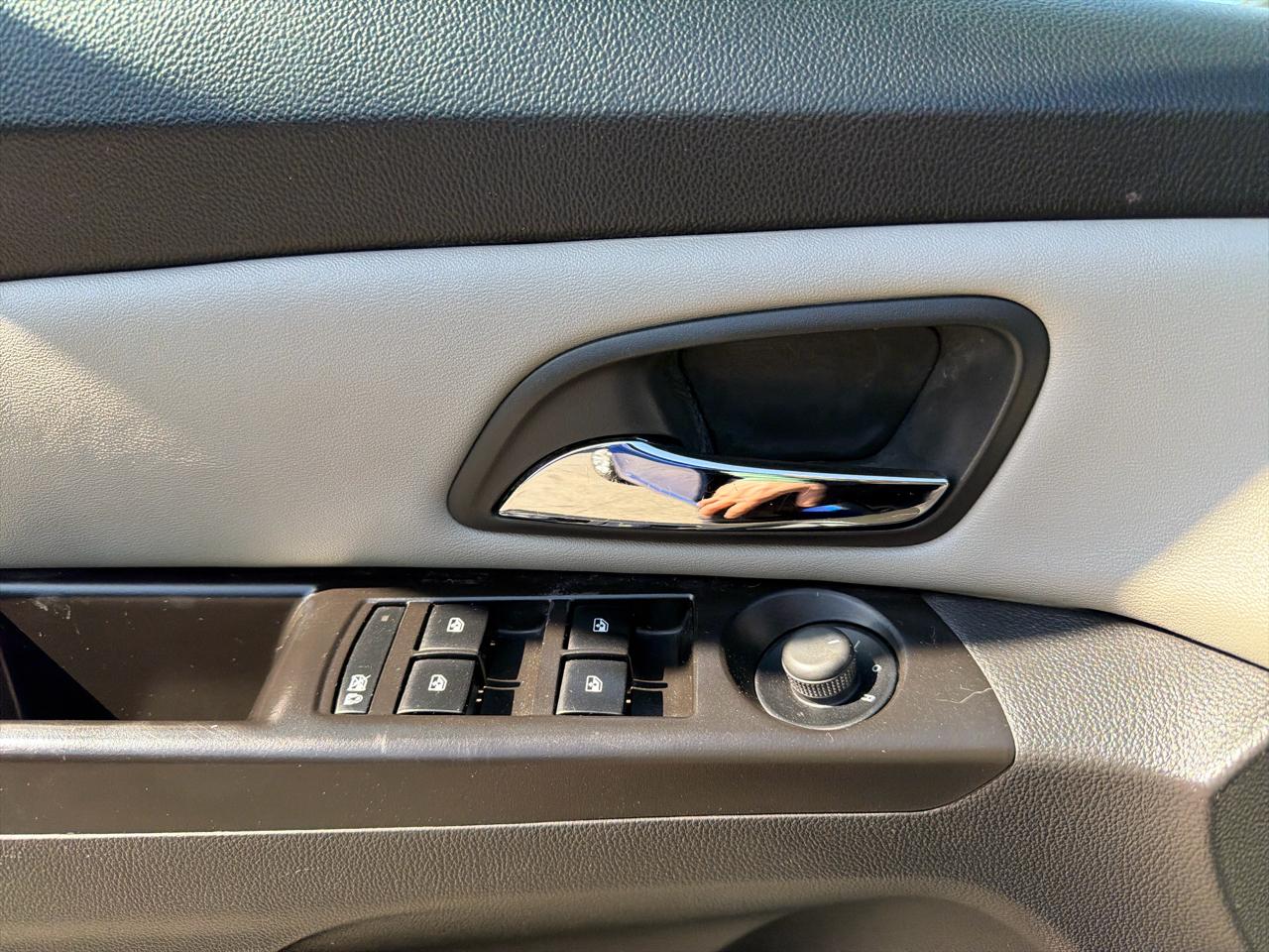 Chevrolet Cruze 4dr Sdn LS 2012