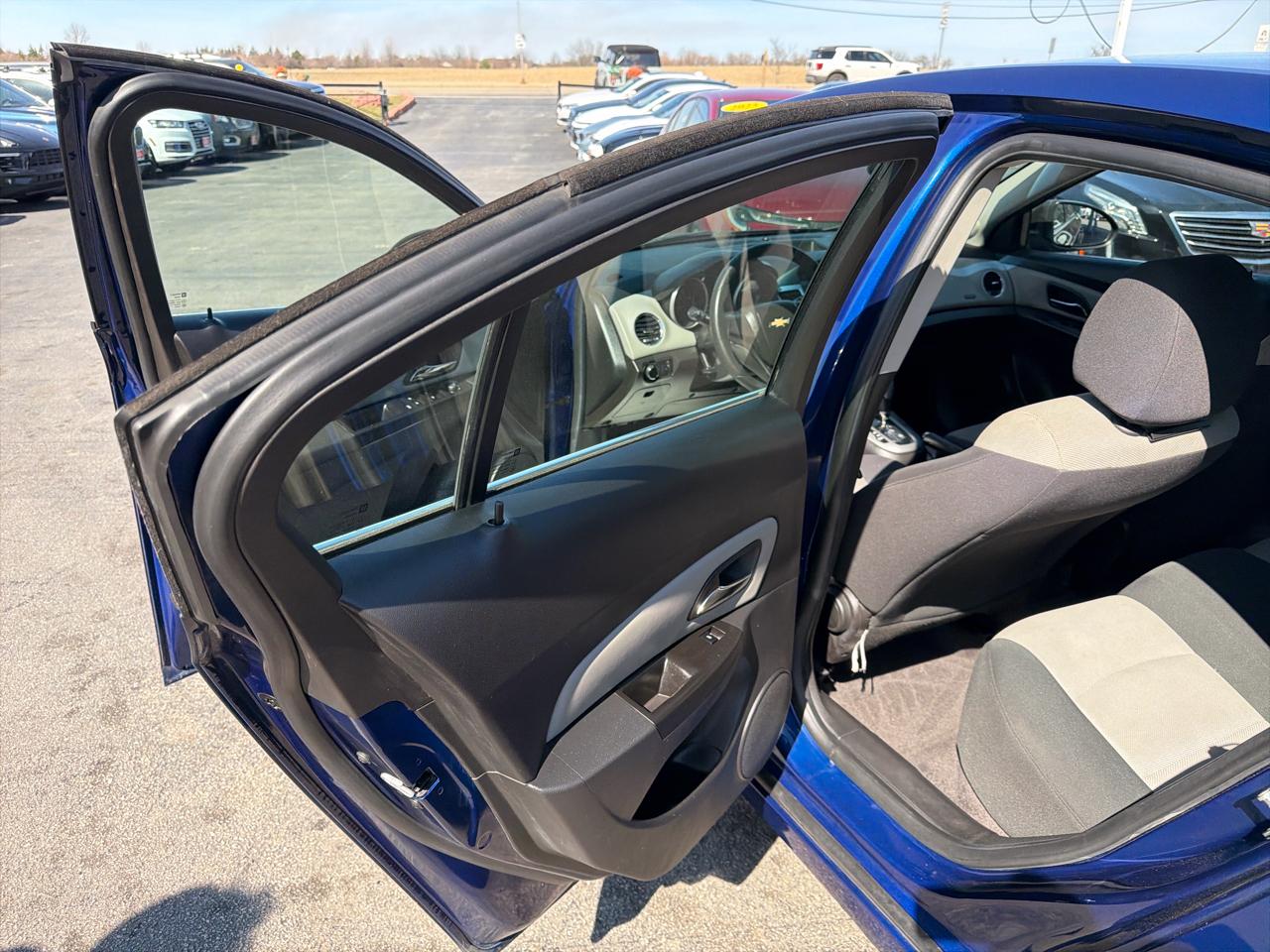 Chevrolet Cruze 4dr Sdn LS 2012