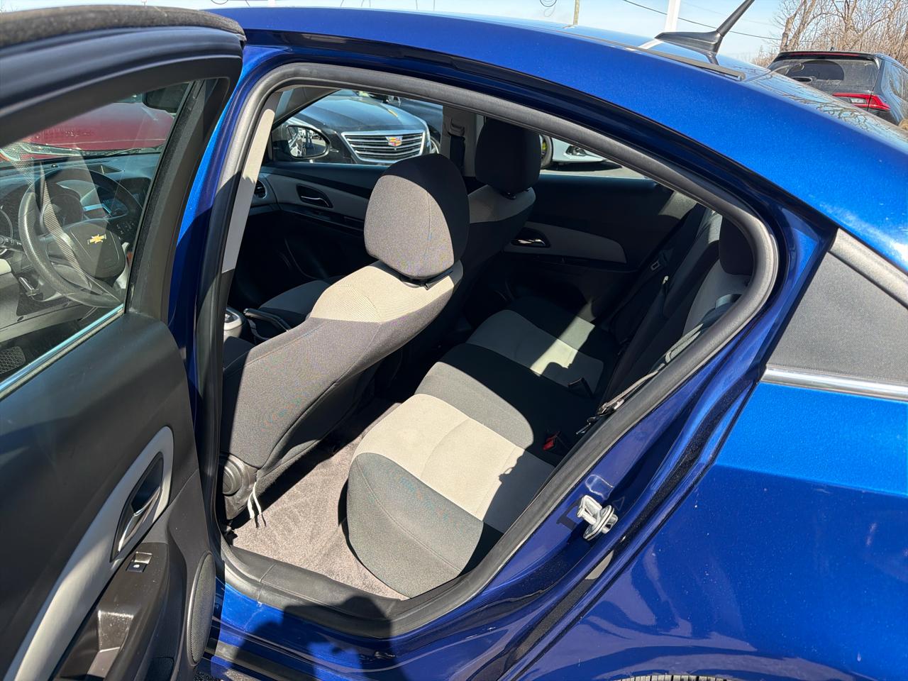 Chevrolet Cruze 4dr Sdn LS 2012