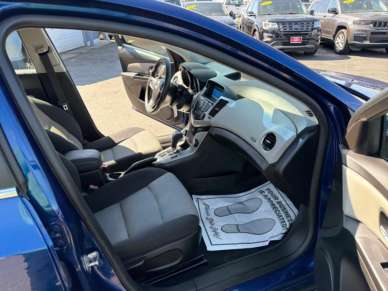 Chevrolet Cruze 4dr Sdn LS 2012