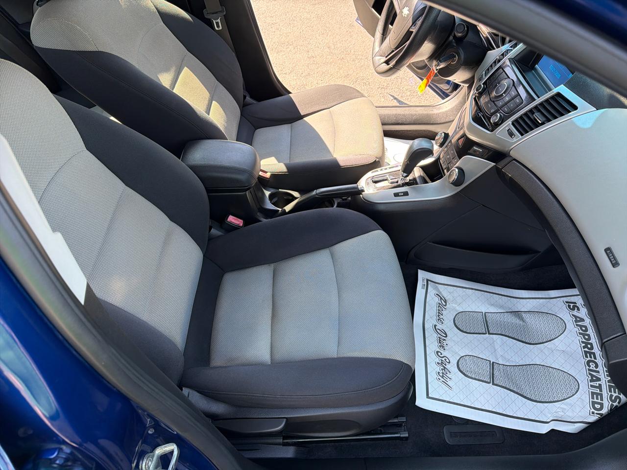 Chevrolet Cruze 4dr Sdn LS 2012