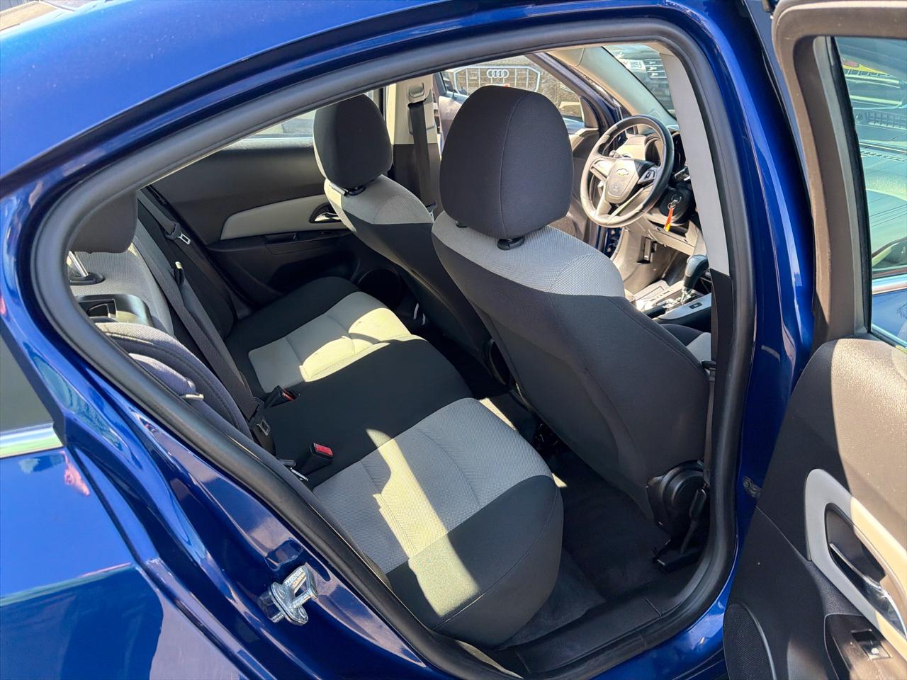 Chevrolet Cruze 4dr Sdn LS 2012