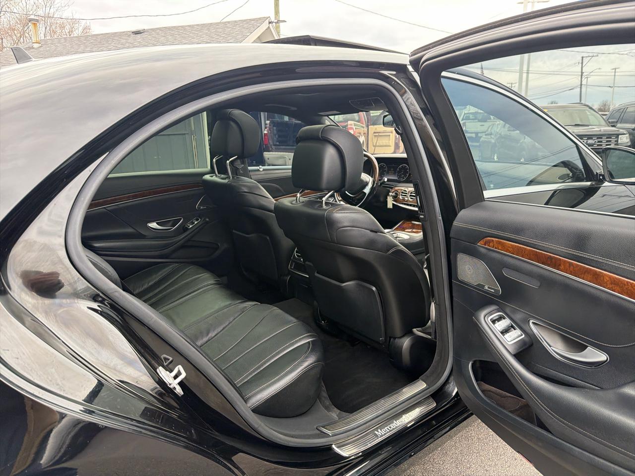 Mercedes-Benz S-Class 4dr Sdn S 550 4MATIC 2015