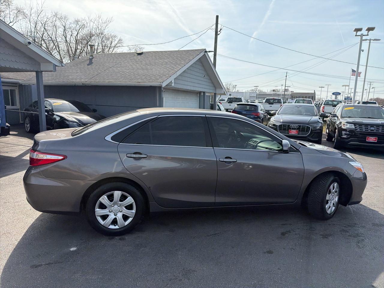 Toyota Camry 4dr Sdn I4 Auto XLE (Natl) 2015