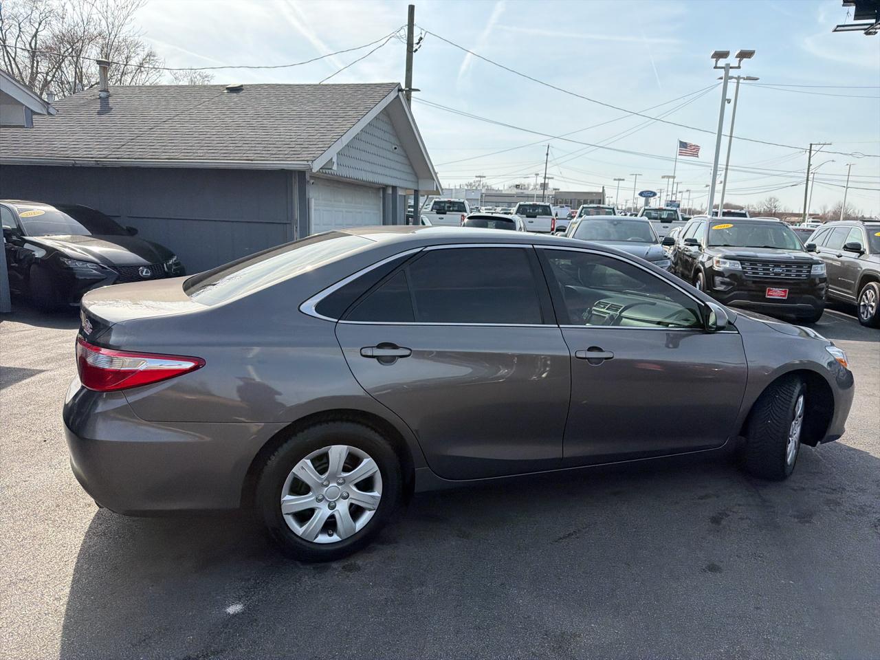 Toyota Camry 4dr Sdn I4 Auto XLE (Natl) 2015