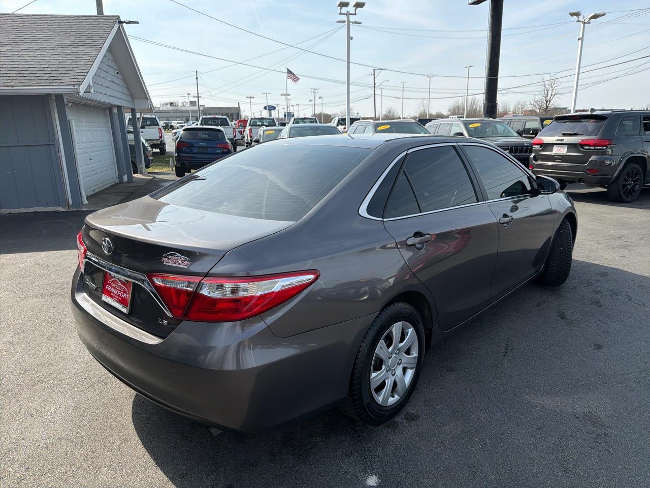 Toyota Camry 4dr Sdn I4 Auto XLE (Natl) 2015
