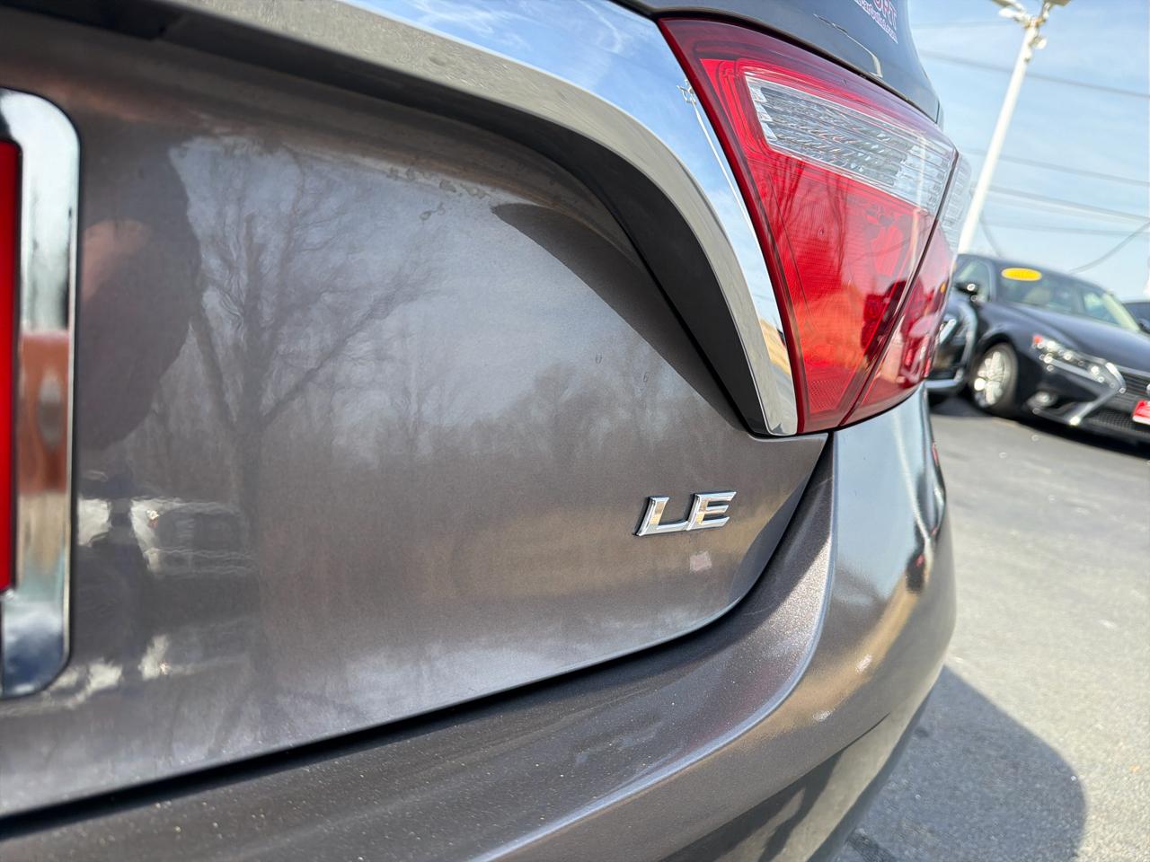 Toyota Camry 4dr Sdn I4 Auto XLE (Natl) 2015