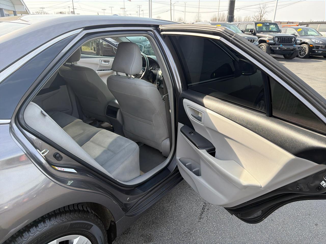 Toyota Camry 4dr Sdn I4 Auto XLE (Natl) 2015