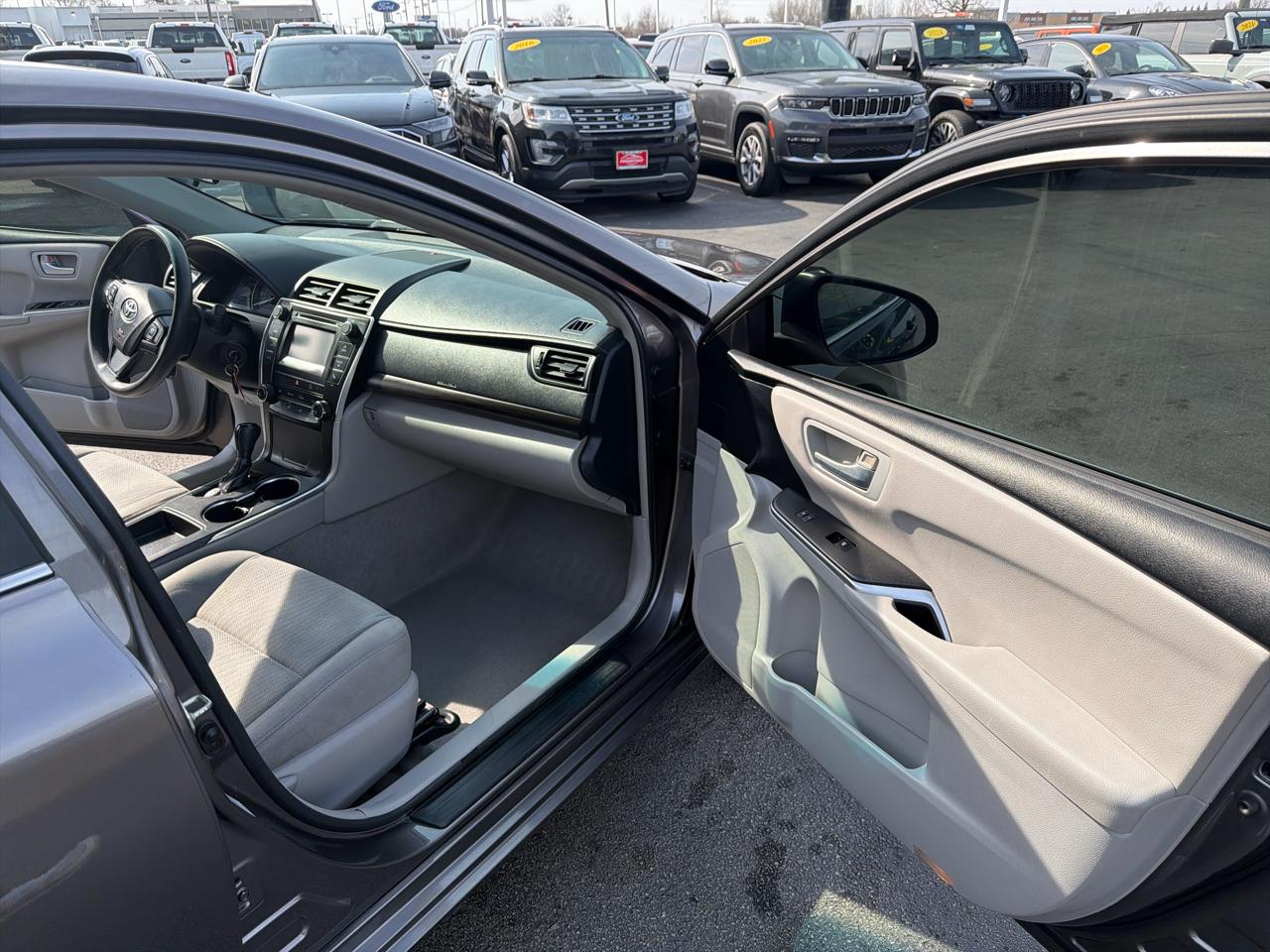 Toyota Camry 4dr Sdn I4 Auto XLE (Natl) 2015