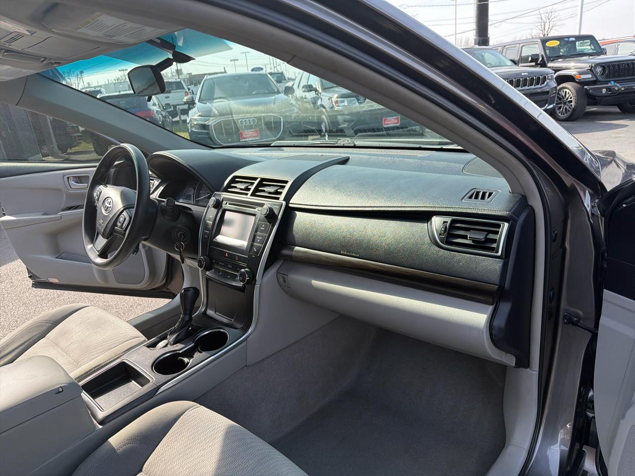 Toyota Camry 4dr Sdn I4 Auto XLE (Natl) 2015