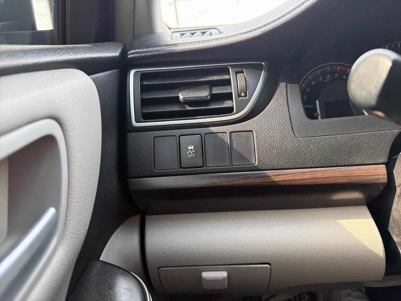 Toyota Camry 4dr Sdn I4 Auto XLE (Natl) 2015