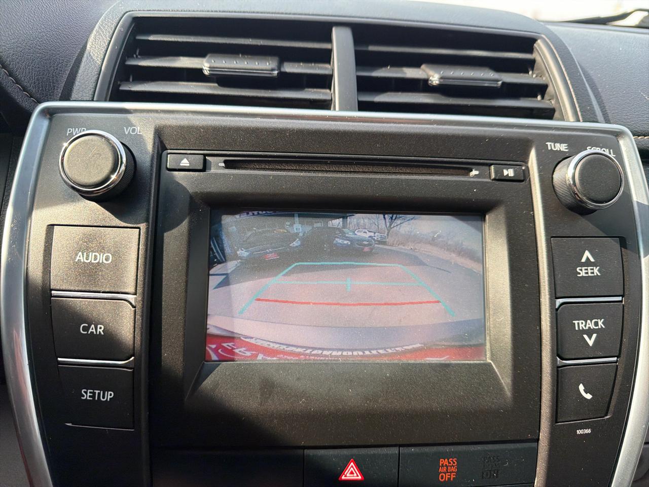 Toyota Camry 4dr Sdn I4 Auto XLE (Natl) 2015