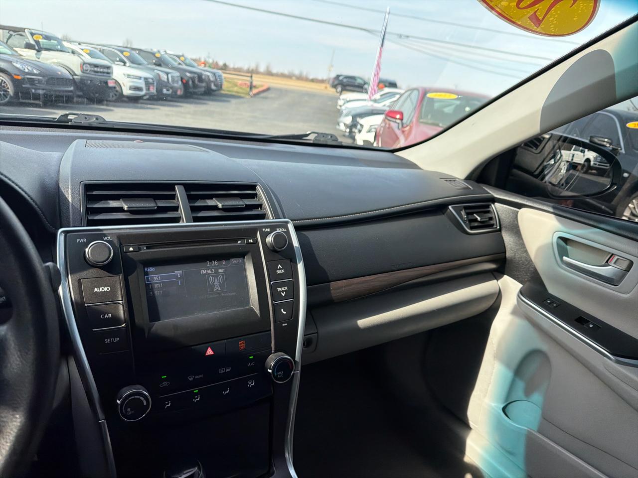 Toyota Camry 4dr Sdn I4 Auto XLE (Natl) 2015